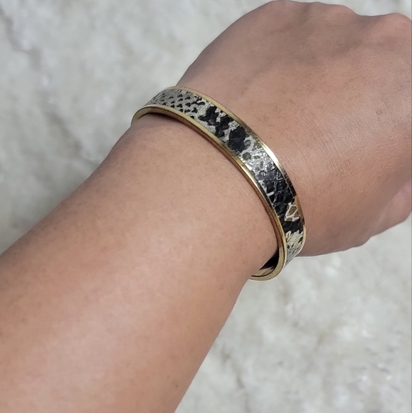 💙BCBGMAXazria Womens Bangle /Bracelet - Picture 13 of 16